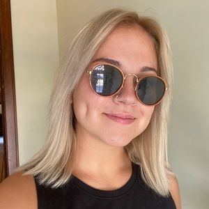 Meet your Posher, Elizabeth